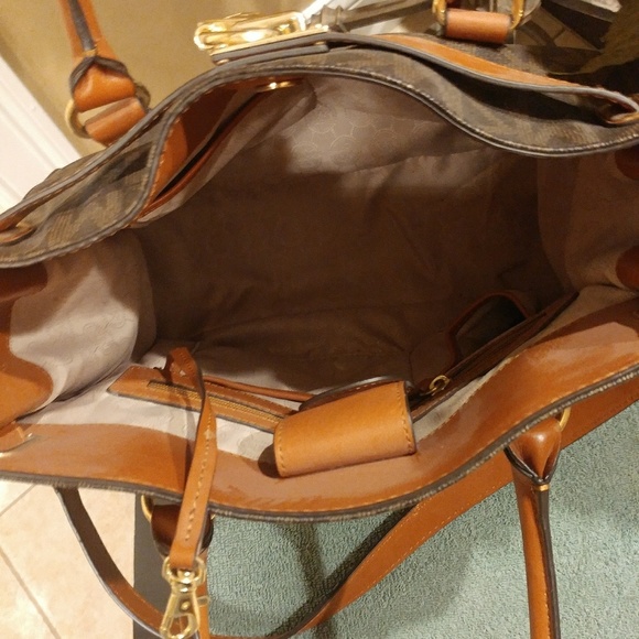 Michael Kors - Picture 2 of 4